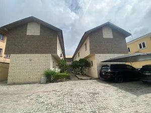 3bdrm Maisonette in Lekki Phase 1 for sale
