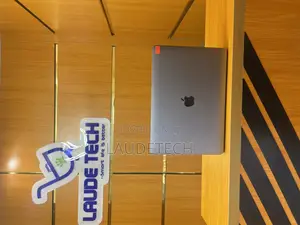 Laptop Apple MacBook Pro 2022 M2 8GB Apple M2 SSD 256GB