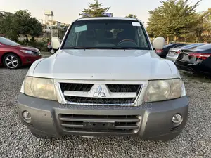 Mitsubishi Montero 2005 White