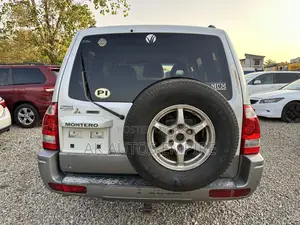 Mitsubishi Montero 2005 White