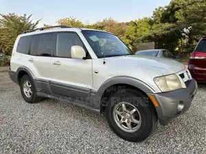 Mitsubishi Montero 2005 White