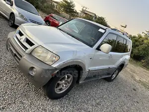 Mitsubishi Montero 2005 White