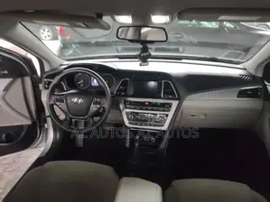 Hyundai Sonata SE 4dr Sedan (2.4L 4cyl 6A) 2015 Silver