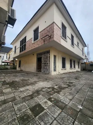 5bdrm Duplex in Chevron for rent