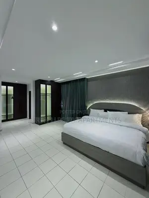 Elegant 2 Bedroom Apartment + Swimming Pool Gym.