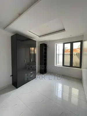 2bdrm Apartment in Lekki Phase 2 for rent