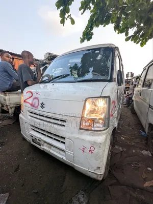 Suzuki Every 2012 White