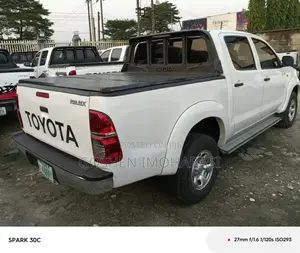Toyota Hilux 2015 White