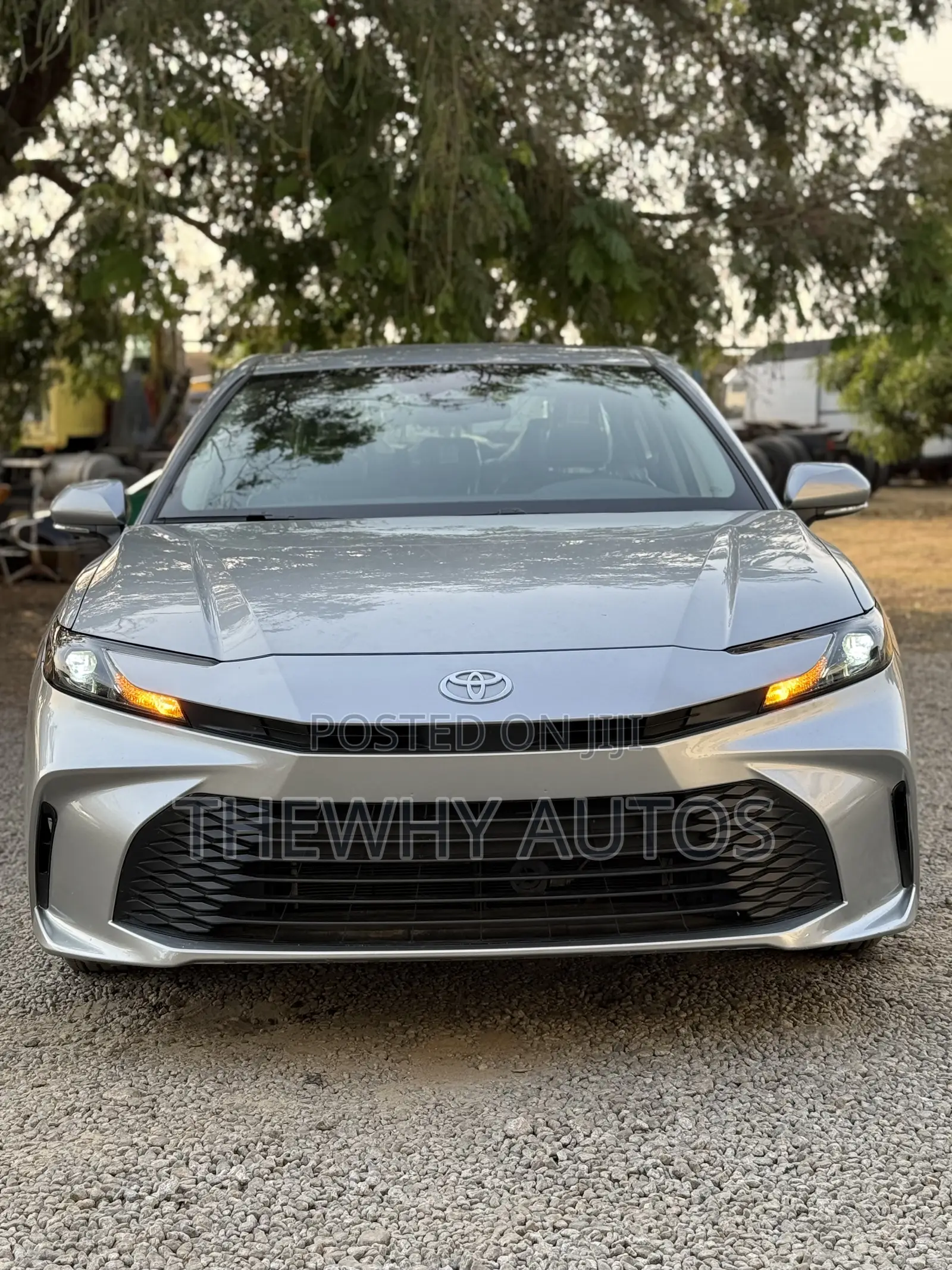 Toyota Camry LE 2025 Silver
