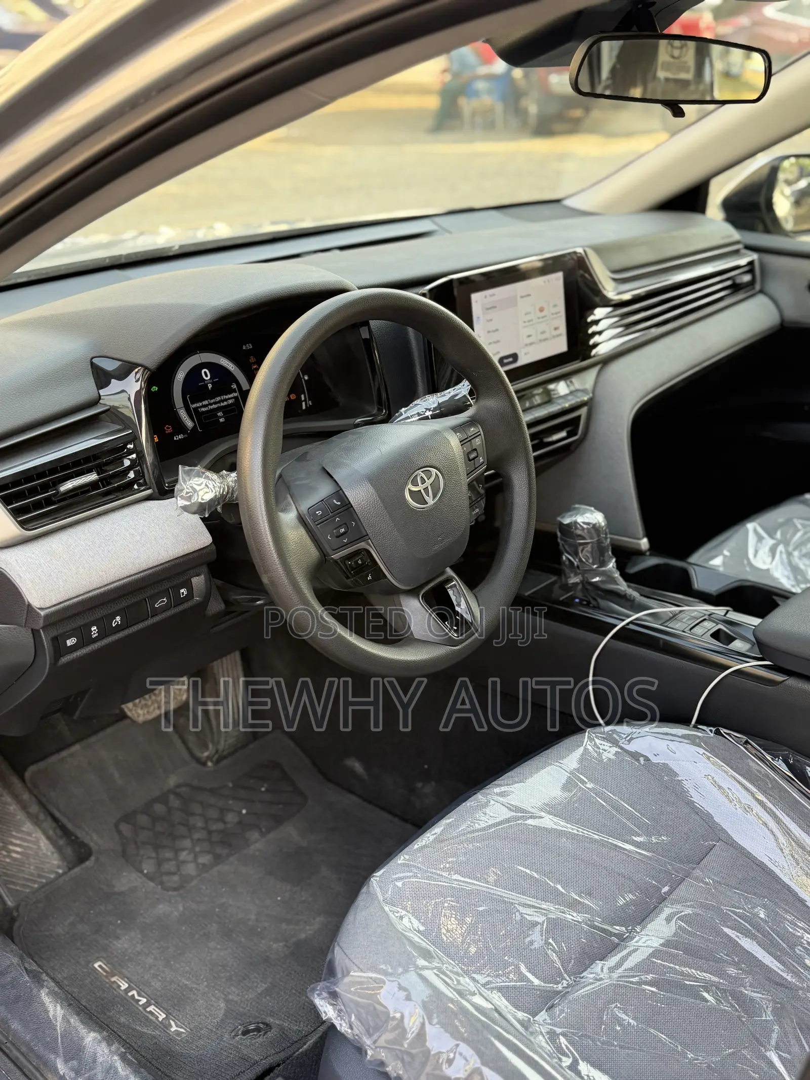 Toyota Camry LE 2025 Silver
