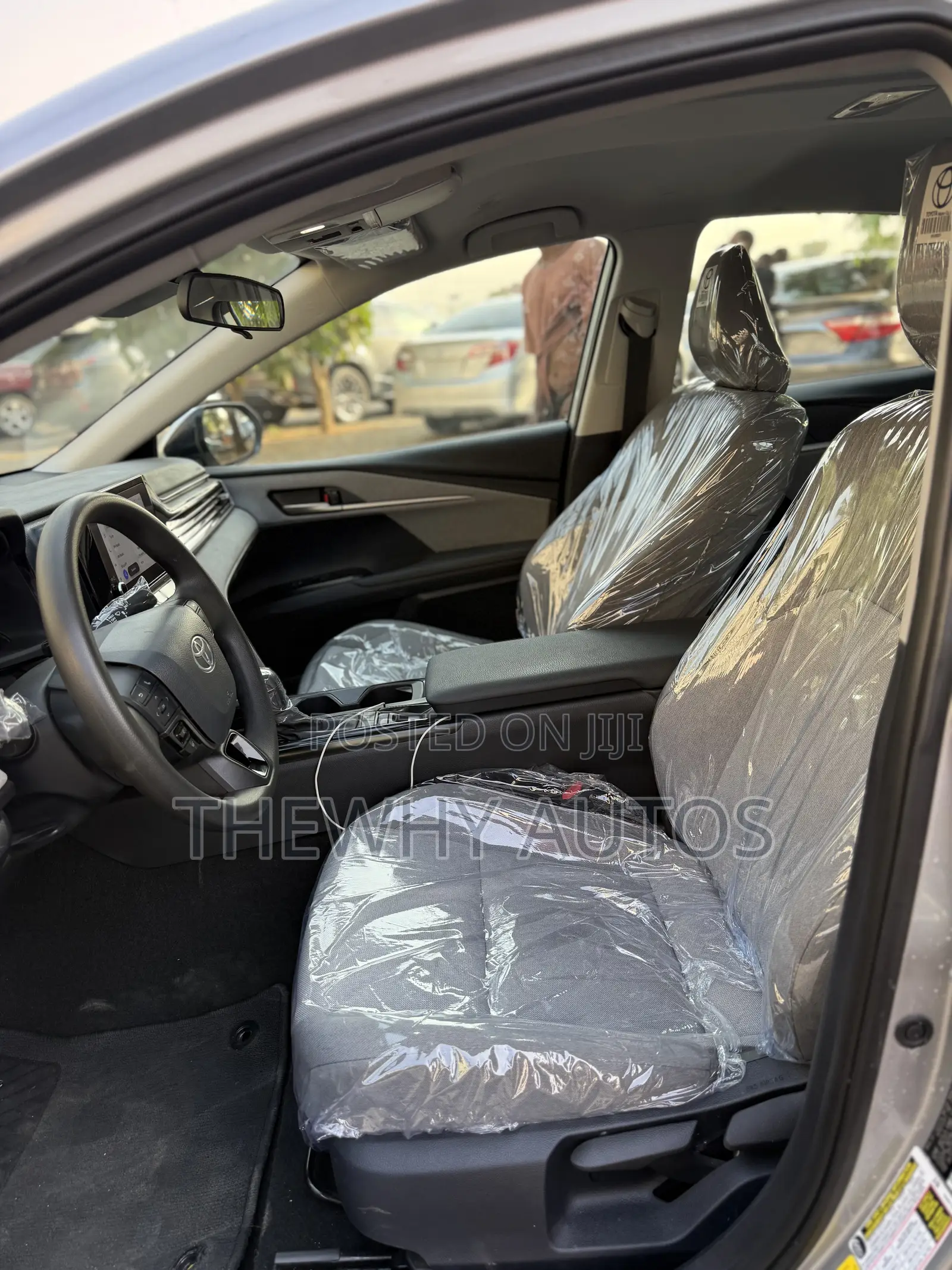 Toyota Camry LE 2025 Silver