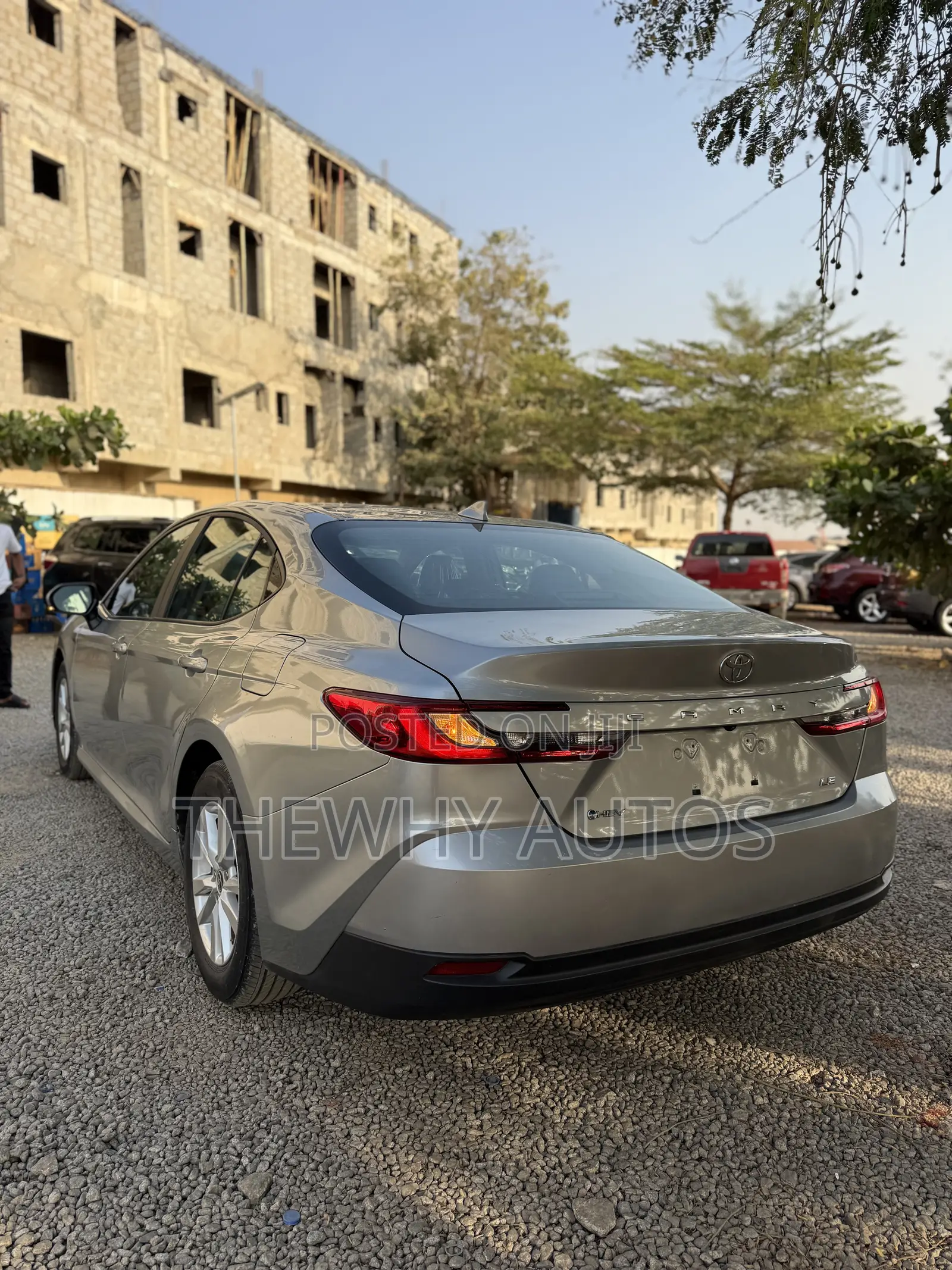 Toyota Camry LE 2025 Silver