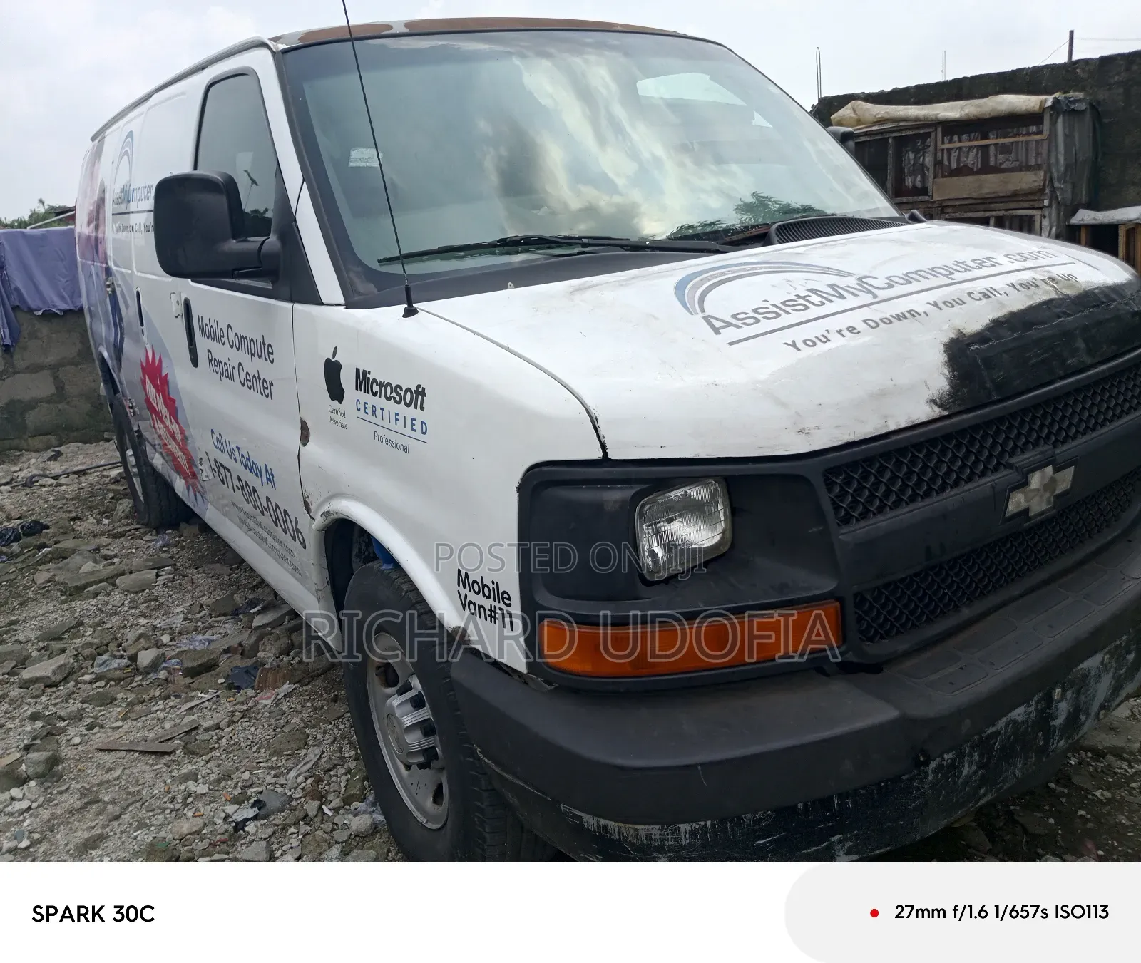 Chevrolet 3500 2002 White