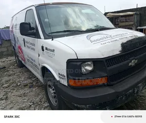 Chevrolet 3500 2002 White