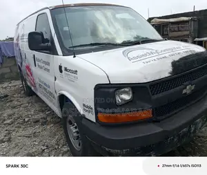 Chevrolet 3500 2002 White