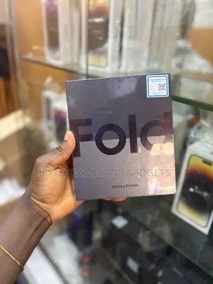 New Samsung Galaxy Z Fold4 256 GB Gold