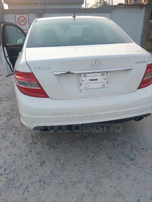 Mercedes-Benz C300 Luxury 4Matic Sedan AWD (3.0L 6cyl 7A) 2011 White