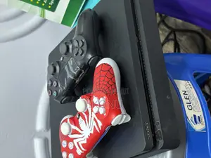 Direct Uk Use Ps4 Slim With 10 Games Install and 2 Pads