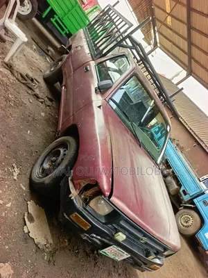 Toyota Hilux 1998 White
