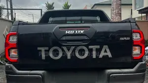New Toyota Hilux 2025 Black