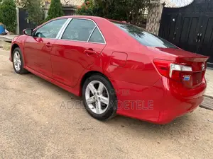 Toyota Camry SE 4dr Sedan (2.5L 4cyl 6A) 2012 Red