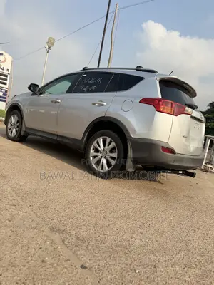 Toyota RAV4 Limited 4dr SUV AWD (2.5L 4cyl 6A) 2014 Silver