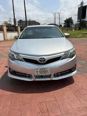 Toyota Camry SE 4dr Sedan (2.5L 4cyl 6A) 2012 Silver