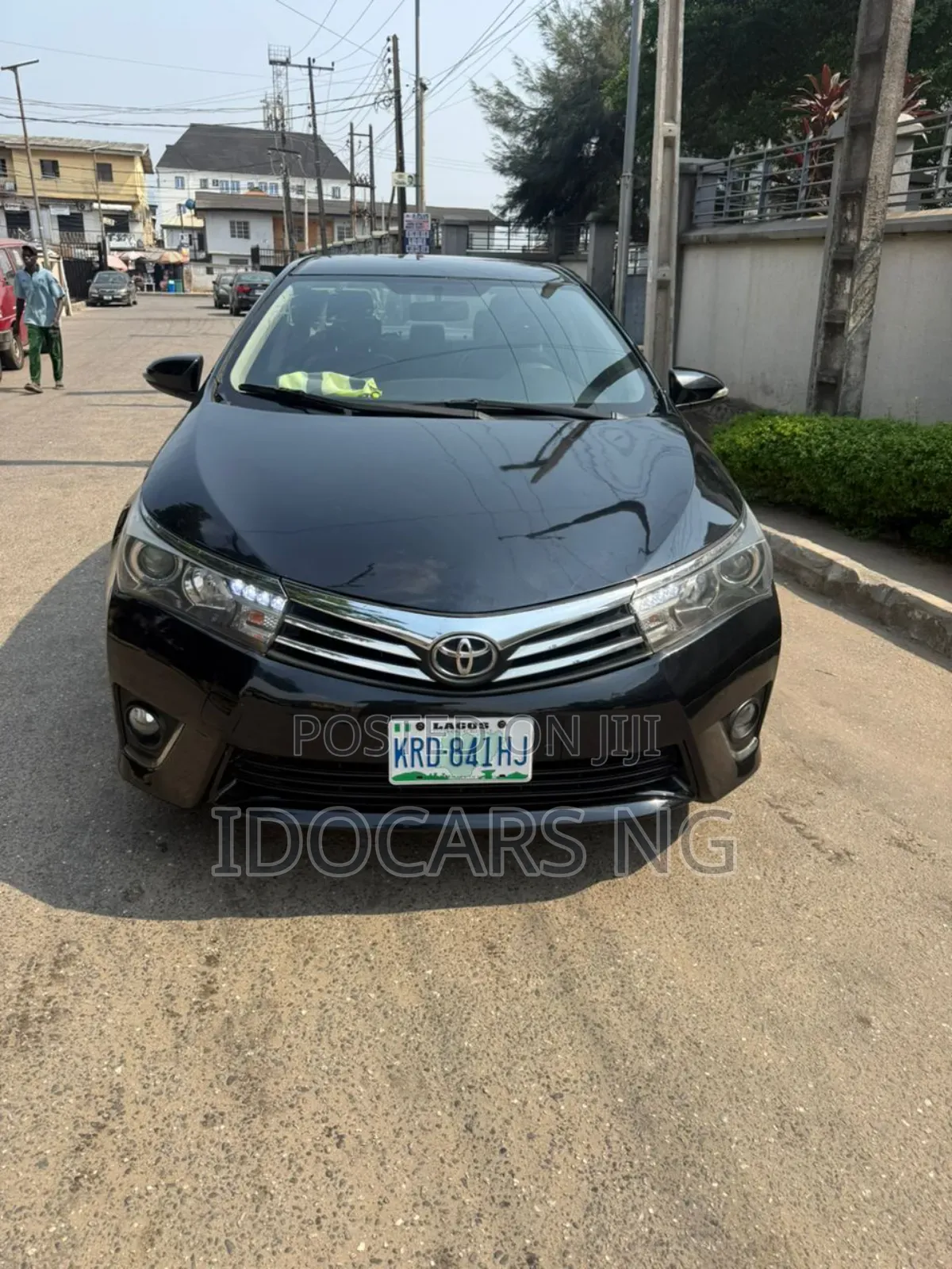 2015 Toyota Corolla LE 4dr Sedan (1.8L 4cyl CVT)