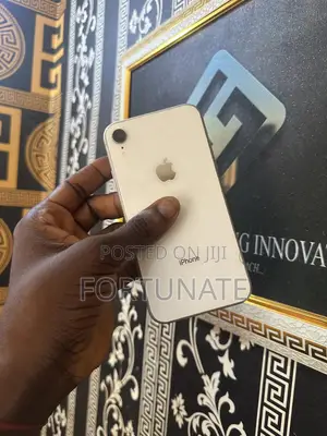 Apple iPhone XR 64 GB White