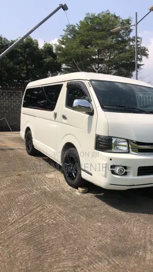 Toyota HiAce 2005 White