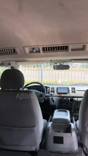 Toyota HiAce 2005 White
