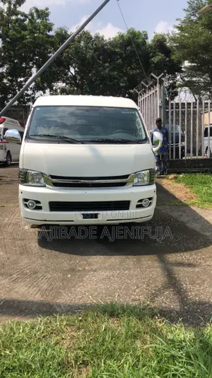 Toyota HiAce 2005 White