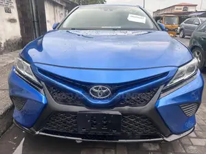 Toyota Camry SE (2.5L 4cyl 8A) 2019 Blue
