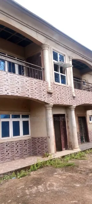 6bdrm Block of Flats in Iyagu Estate, Awka for sale