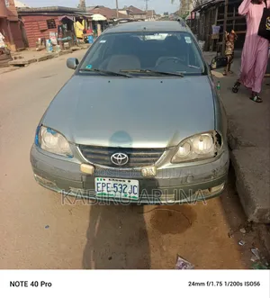 Toyota Avensis 2.0 D Verso 2002 Green
