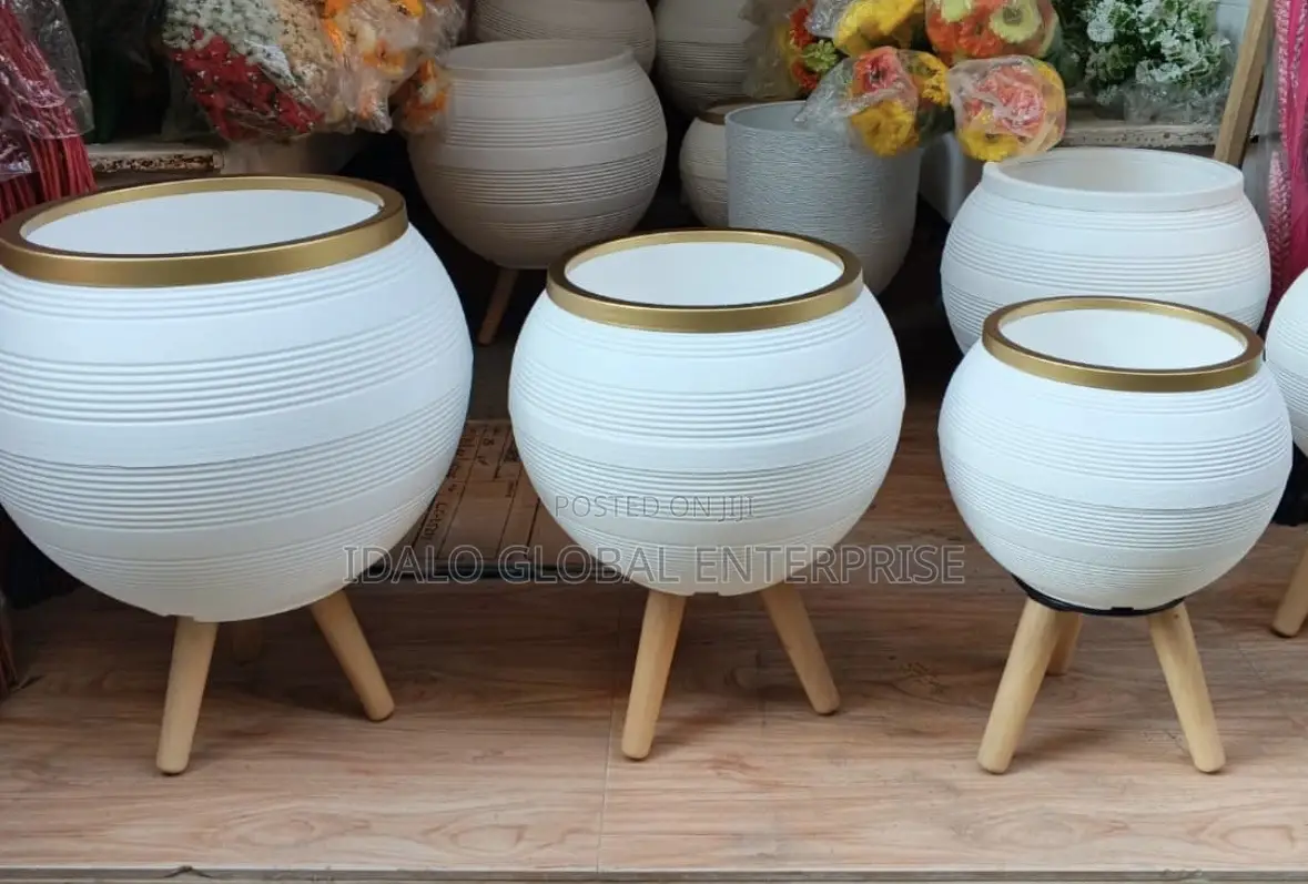3-Legged Flower Pot