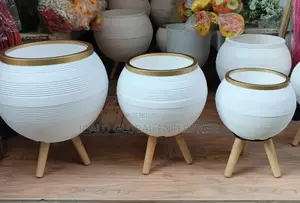 3-Legged Flower Pot