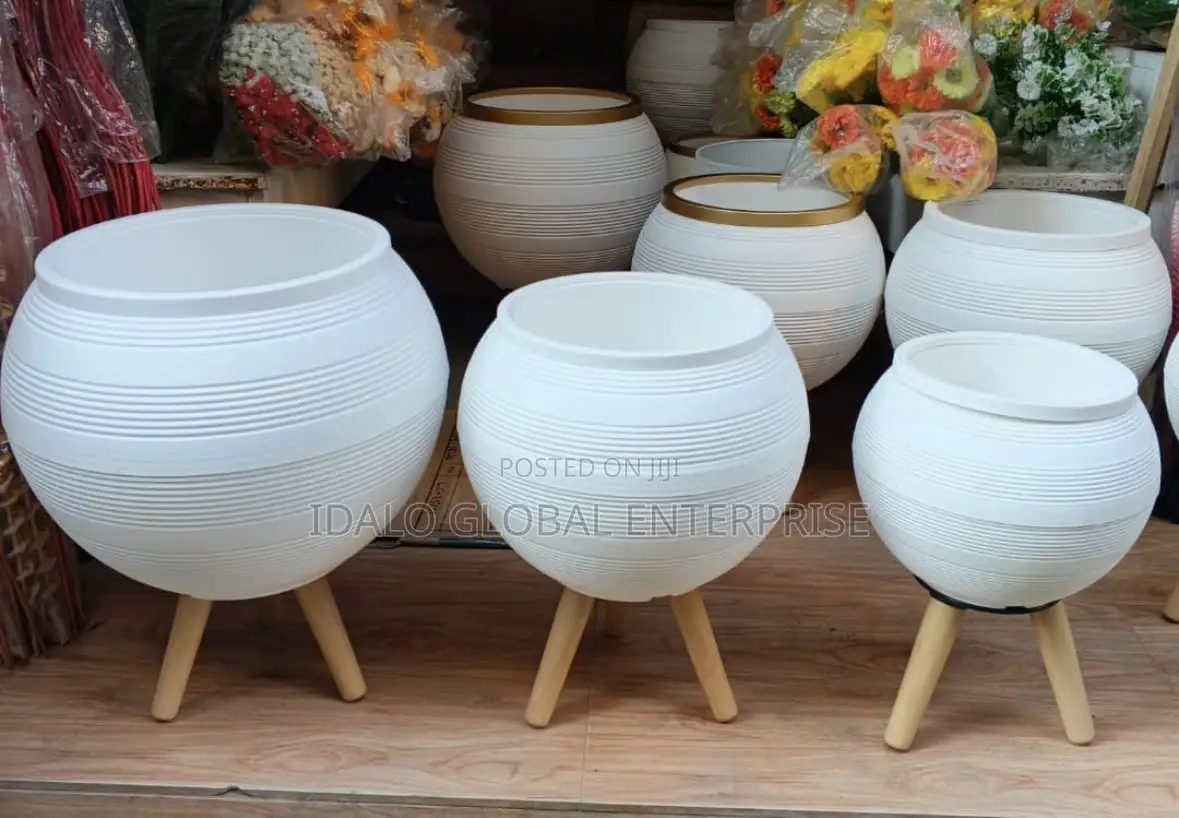 3-Legged Flower Pot