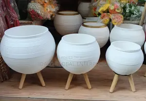 3-Legged Flower Pot
