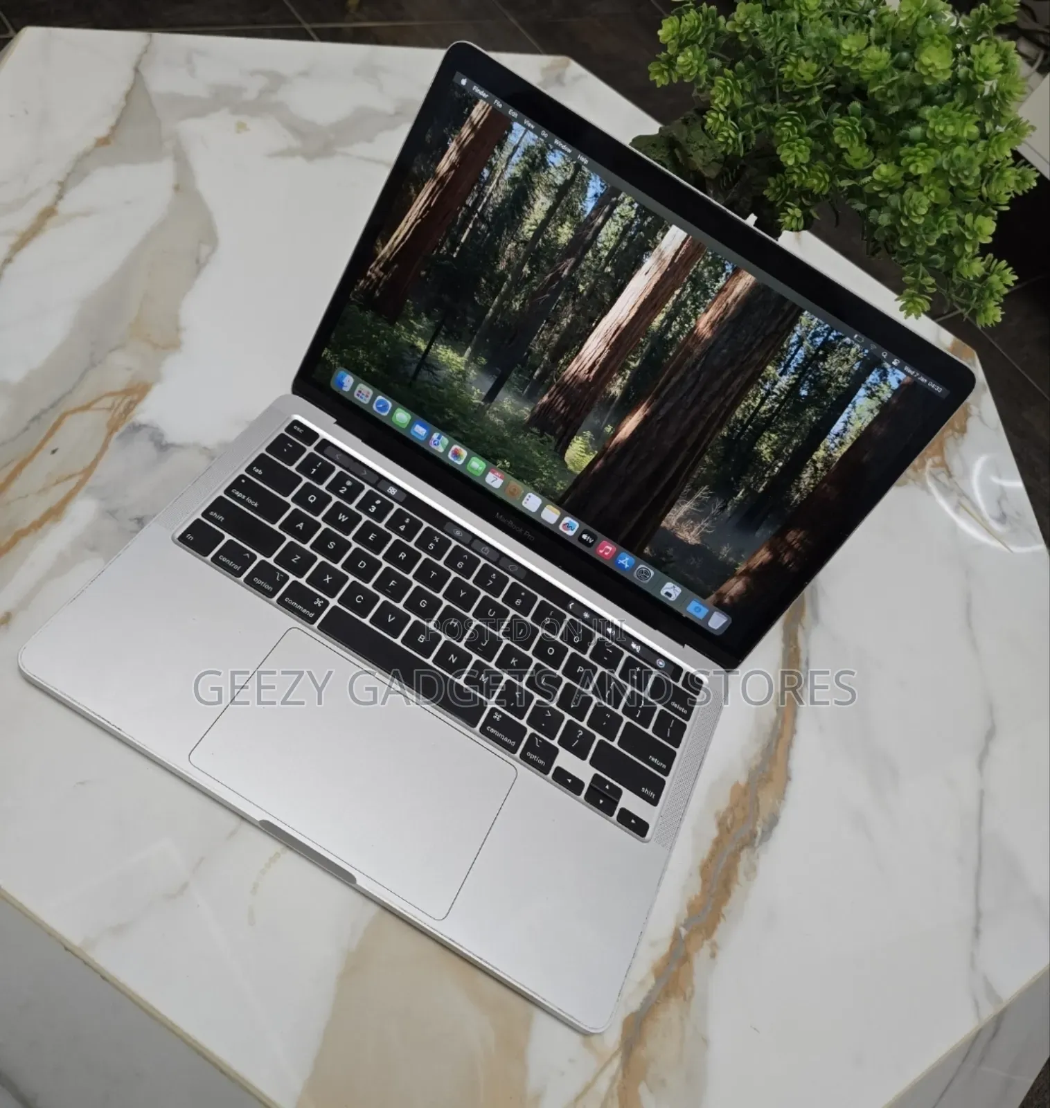 Laptop Apple MacBook Pro 2020 8GB Intel Core I5 SSD 256GB