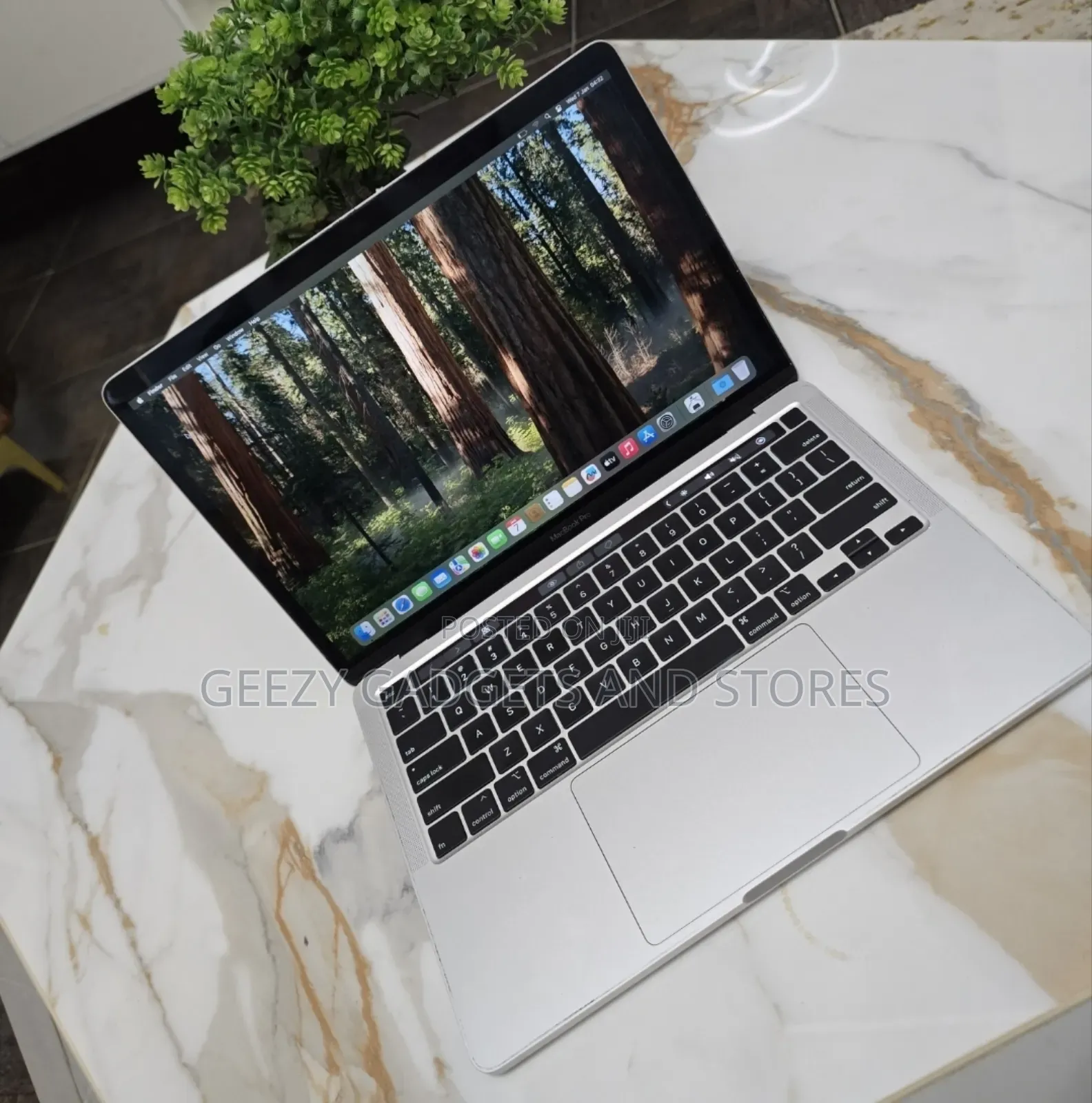 Laptop Apple MacBook Pro 2020 8GB Intel Core I5 SSD 256GB