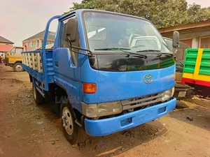 Used Toyota Dyna 200 6tyers 1998 Model
