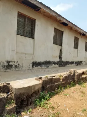 6bdrm Bungalow in Ibadan for sale