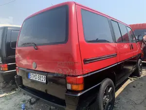 Volkswagen Transporter 2000 Red