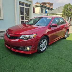 Toyota Camry SE 4dr Sedan (2.5L 4cyl 6A) 2014 Red