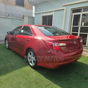 Toyota Camry SE 4dr Sedan (2.5L 4cyl 6A) 2014 Red