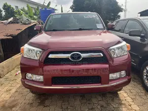 Toyota 4-Runner SR5 4X4 2013 Red