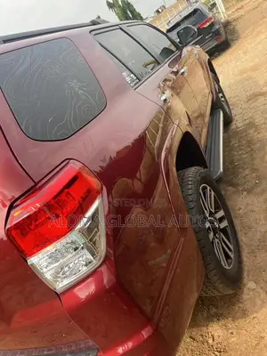 Toyota 4-Runner SR5 4X4 2013 Red