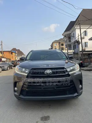 Toyota Highlander SE 4x4 V6 (3.5L 6cyl 8A) 2017 Gray