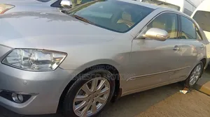 Toyota Camry XLE V6 4dr Sedan (3.5L 6cyl 6AM) 2010 Gold